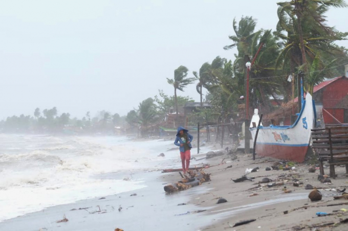 Siêu bão mạnh nhất thế giới nhấn chìm 150 ngôi nhà ở Philippines