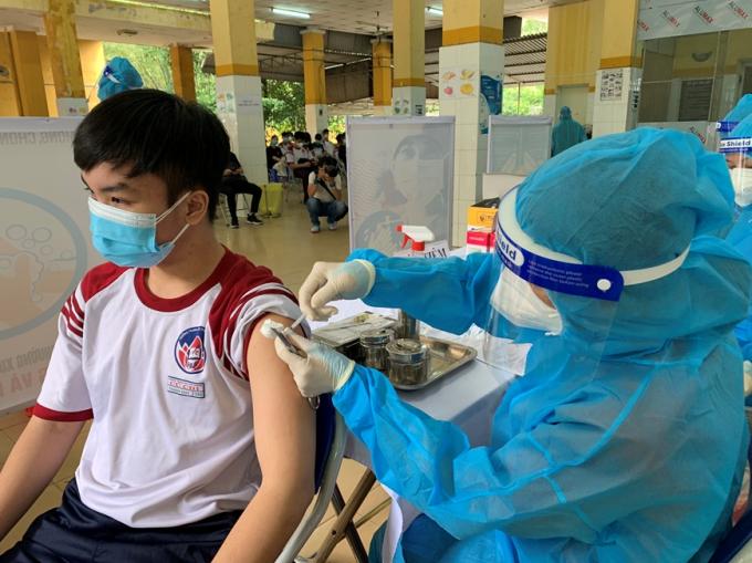 Thủ tướng yêu cầu đẩy nhanh việc cung ứng vaccine, quyết tâm cao nhất để hoàn thành việc tiêm ngừa Covid-19  cho trẻ em từ 5-11 tuổi trong quý II