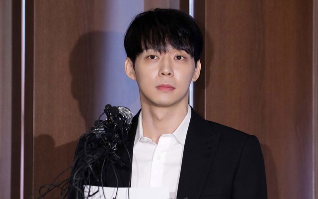 Yoochun bị công ty cũ kiện và 