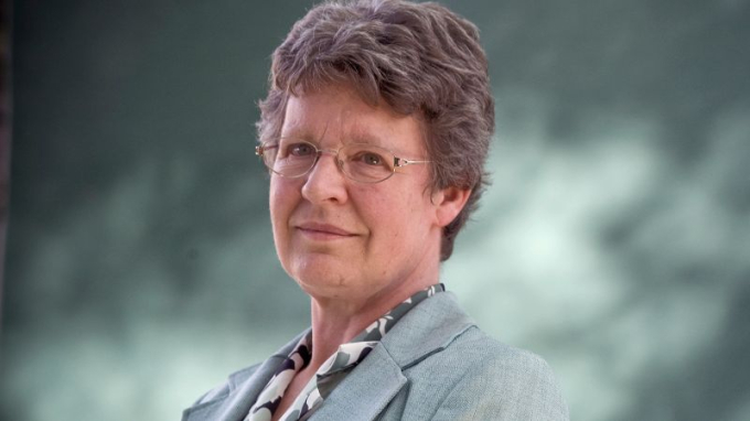 Nhà vật lý thiên văn người Bắc Ireland nổi tiếng Jocelyn Bell Burnell đã phát hiện ra sao xung.