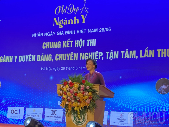 PGS.TS Phạm Thanh Bình - Ủy viên Ban Chấp hành Tổng Liên đoàn Lao động Việt Nam, Chủ tịch Công đoàn Y tế Việt Nam, Trưởng Ban tổ chức phát biểu khai mạc Hội thi