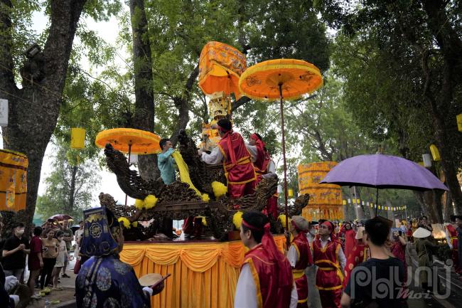 Nghi thức cung cung rước vua Lê Thái Tổ