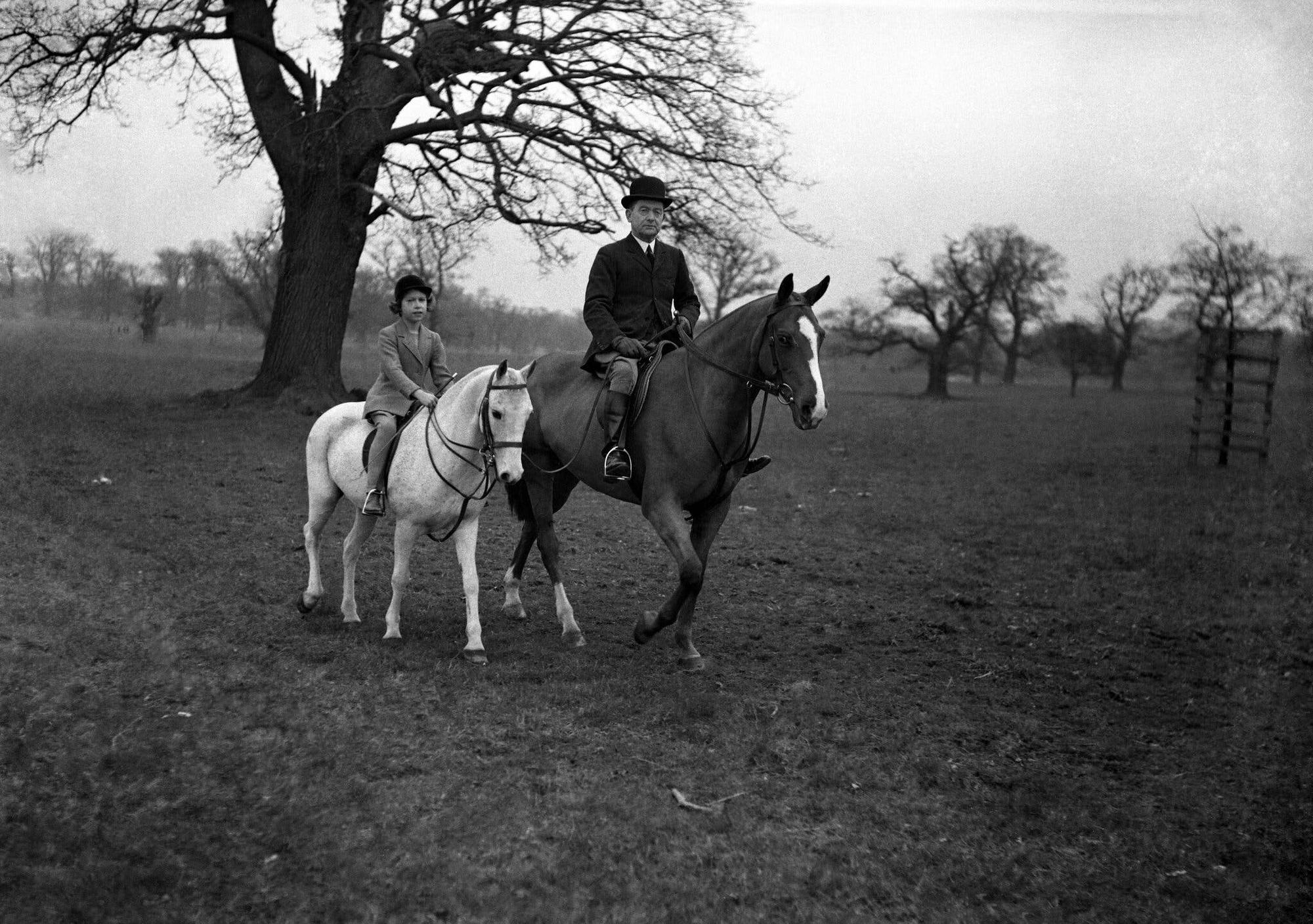 Cuộc đời Nữ hoàng Elizabeth II qua ảnh - Ảnh 5.