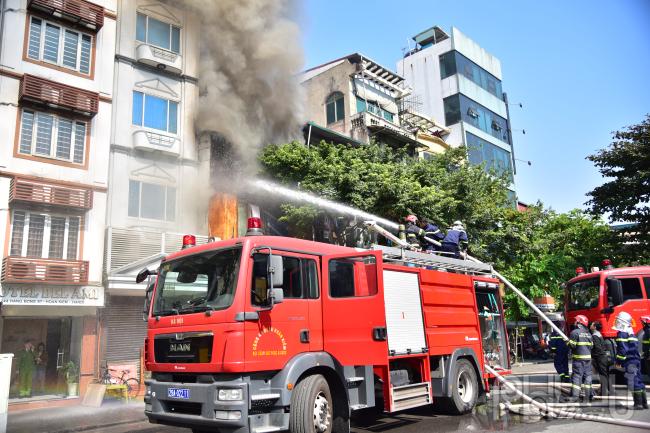 Hà Nội: Cháy lớn tại số 240b Hàng Bông