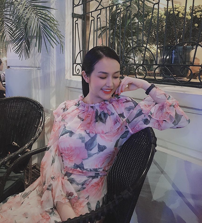 nhan sac xinh dep goi cam cua 3 ba xa hot girl dong con cua sao viet hinh anh 8