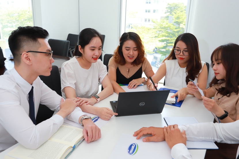 Vinamilk dẫn đầu Top 100 Nhà tuyển dụng được yêu thích nhất năm 2022 của CareerBuilder - Ảnh 2.