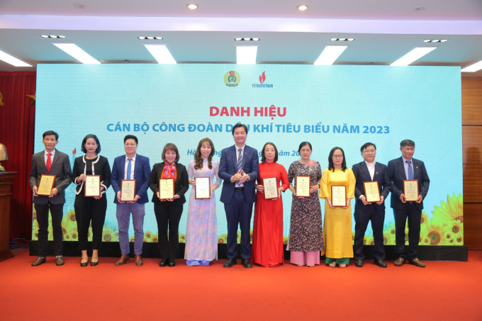 Trao Danh hiệu cán bộ Công đoàn Dầu khí tiêu biểu năm 2023