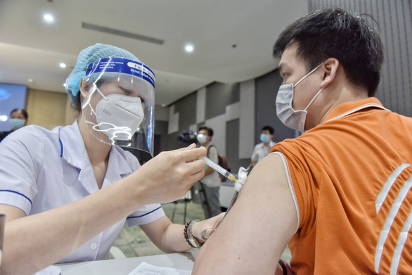 TP.HCM: Người dân không tiêm vaccine COVID-19 phải ký cam kết - Ảnh 1.