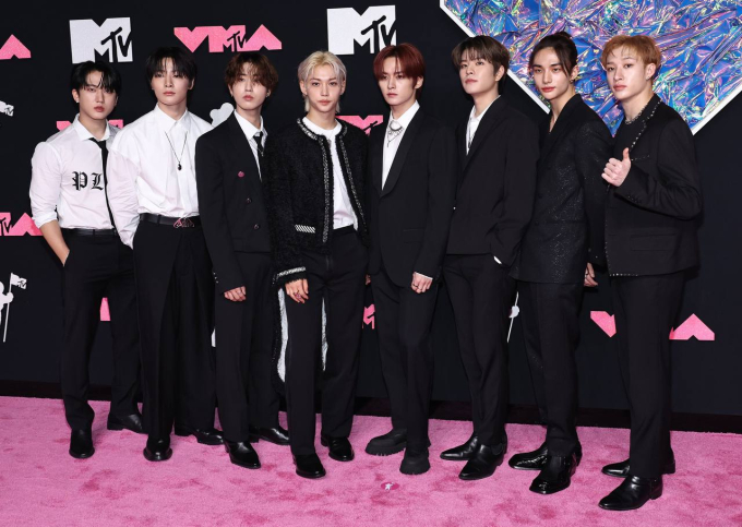 Stray Kids tại thảm đỏ VMAs 2023.