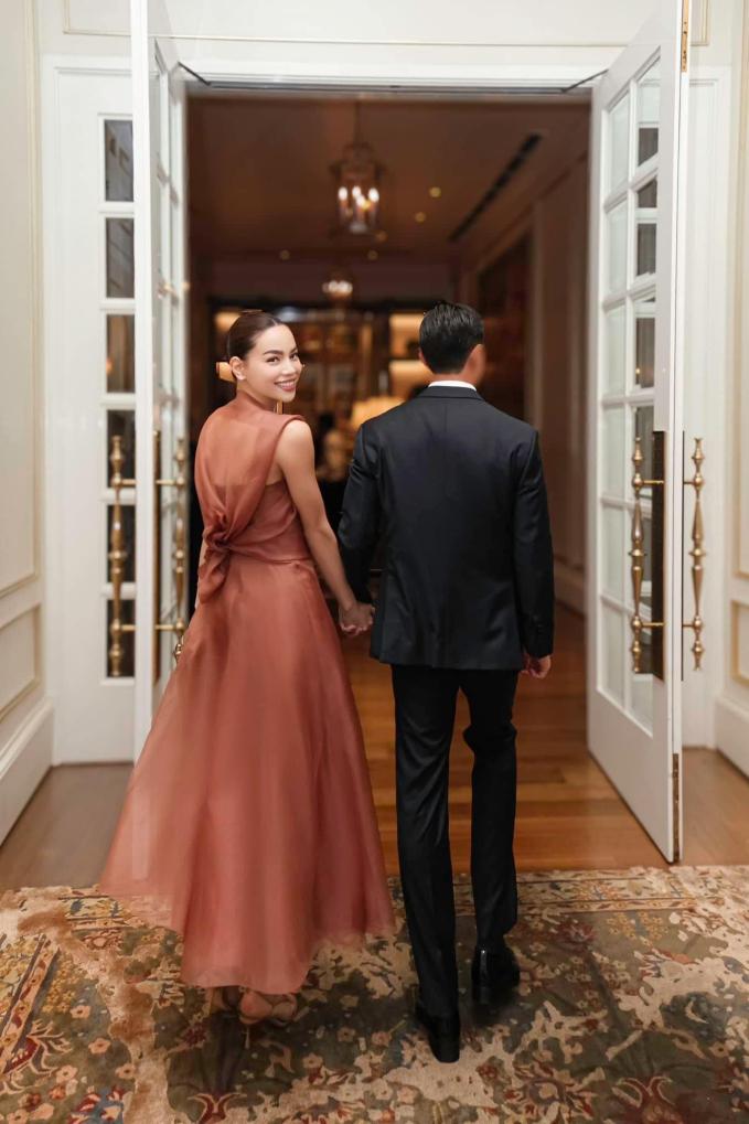 Hồ Ngọc Hà chỉ đăng ảnh tình tứ với Kim Lý khi đi dự đám cưới Thanh Hằng