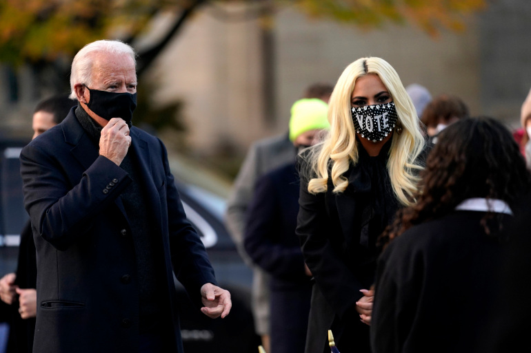 Ca sỹ Lady Gaga ủng hộ ông Biden.