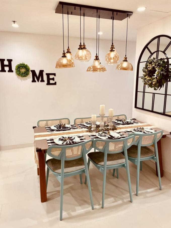 Bàn ăn nhỏ xinh thường đường Hà Anh decor 