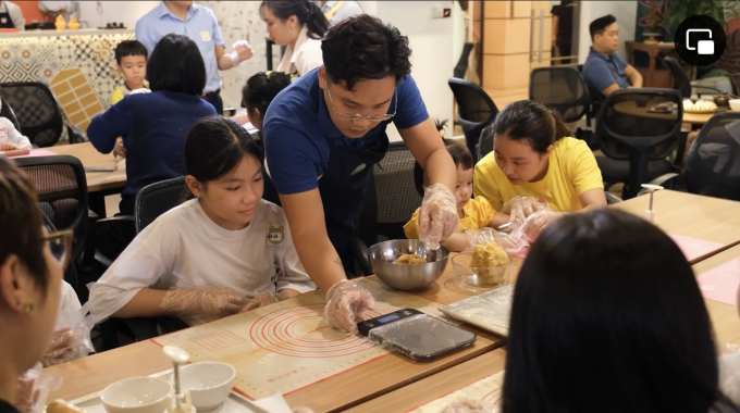 WORKSHOP cho mẹ và bé cùng làm bánh Trung thu 