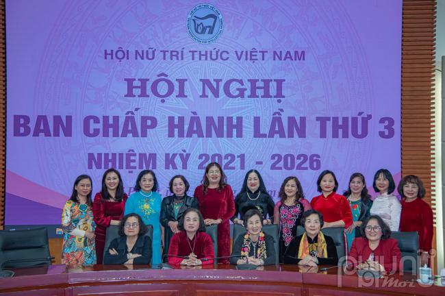 Hội Nữ trí thức Việt Nam tổ chức Hội nghị Ban chấp hành lần thứ 3, tham quan Hải Phòng