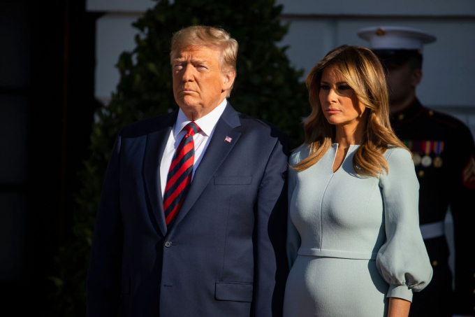 Melania Trump luôn xuất hiện với một phong thái riêng với gu thời trang mạnh mẽ giúp bà nổi bật (Ảnh: Shutterstock)