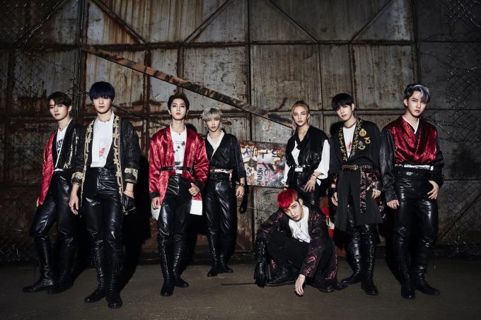 Stray Kids đứng thứ 3 với tổng 16,53 triệu bản bán ra