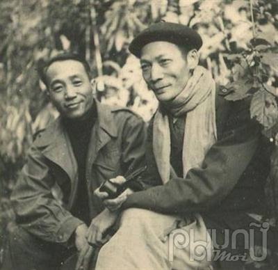   Cụ Hoàng Đạo Thúy (bên phải)  