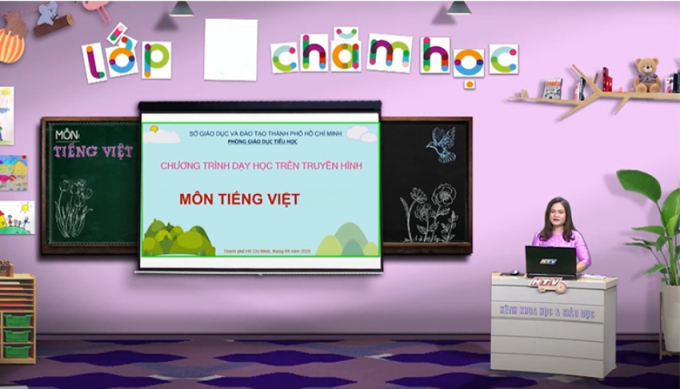 Học sinh lớp 1, 2 ở TP HCM học qua truyền hình