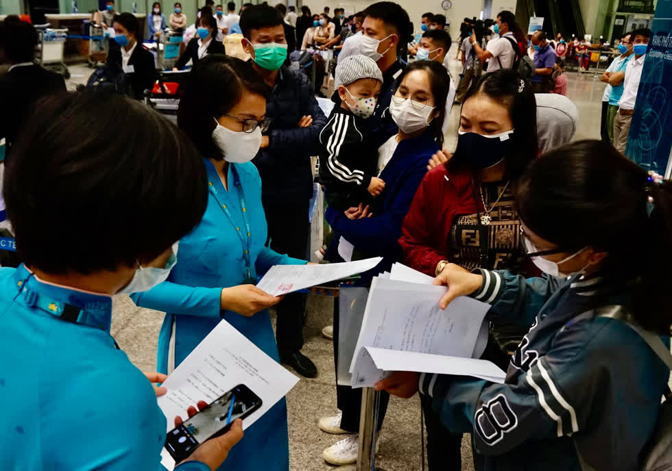   Hầu hết hành khách trên chuyến bay là du học sinh, người lao động sang công tác tại Nhật và một số công dân Nhật trở về nước.  