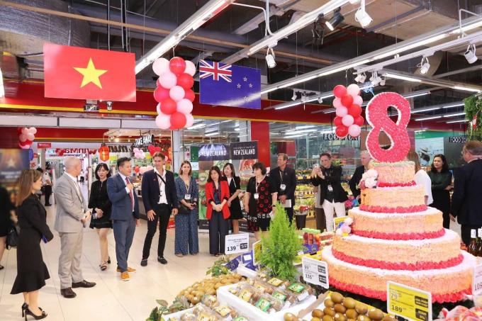 Tổng Lãnh sự quán New Zealand thăm và làm việc tại WinMart 