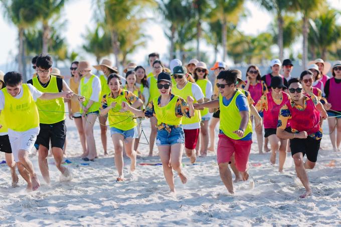 Team building là hình thức xê dịch được nhiều khách khẳng định sẵn sàng tham gia sau thời gian dài phải làm việc online. Ảnh: Luxtour