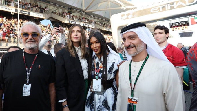 Với chiều cao 1m88, Sharapova lấn lướt luôn cả siêu mẫu Naomi Campbell