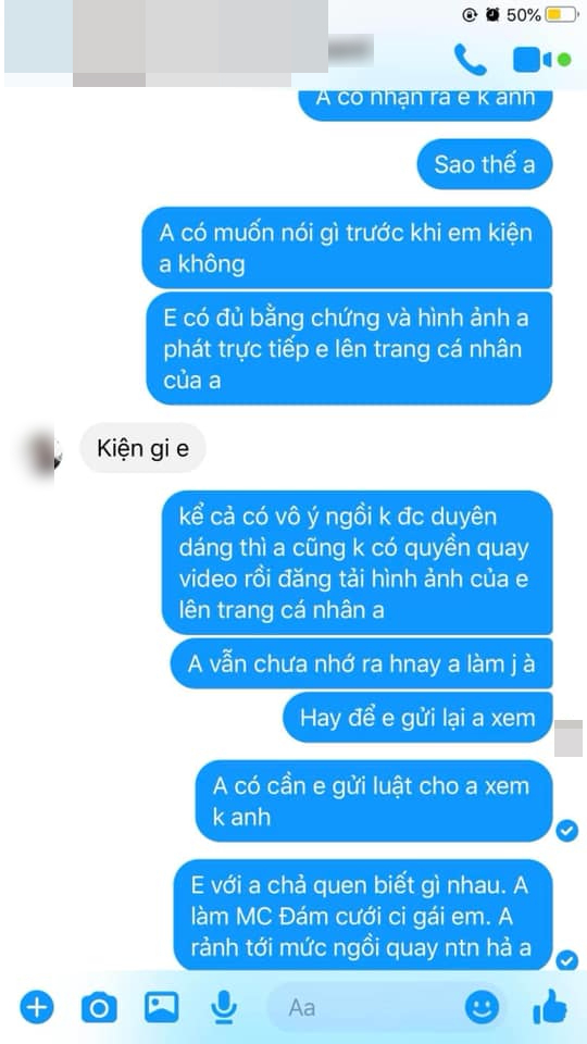 Dân mạng dậy sóng cô gái trẻ bị MC đám cưới quay lén dáng ngồi nhạy cảm rồi phát lên MXH-4