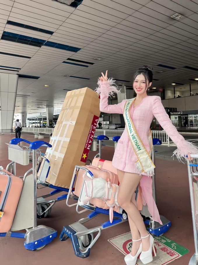 Lê Hoàng Phương vướng tin trục trặc với Phương Nhi trước thềm Miss International vì một chi tiết