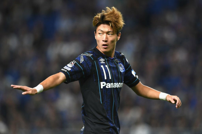 Hwang Ui-jo thời còn thi đấu trong màu áo Gamba Osaka. Ảnh: Getty