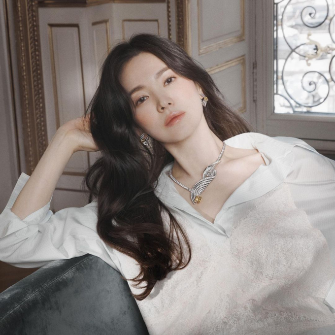 Song Hye Kyo là phú bà chính hiệu của Kbiz.