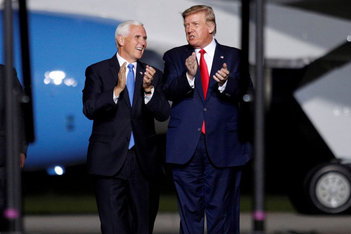 Tổng thống Trump tin tưởng, Phó Tổng thống Mike Pence cùng các thành viên trong nội các sẽ không sử dụng Tu chính án 25 để phế truất ông. Ảnh: Reuters