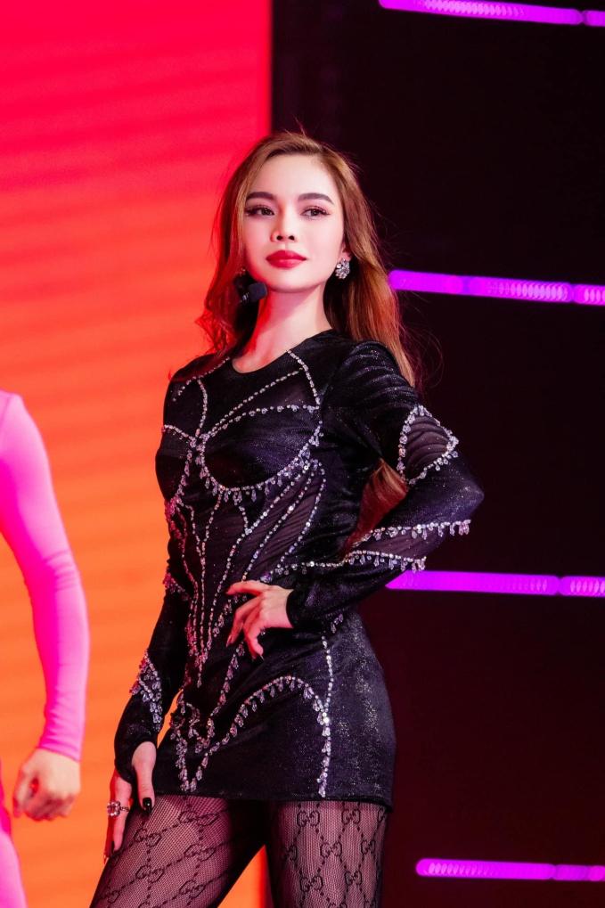Giang Hồng Ngọc vướng tin bị loại ở công diễn 3 cùng với Hương Ly và Thanh Ngọc