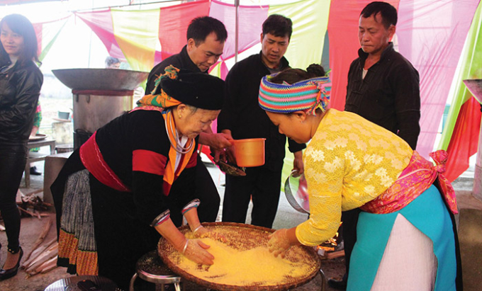 Nguyên liệu duy nhất làm nên món mèn mén là bột ngô tẻ. Ảnh: dacsanvietnam.org