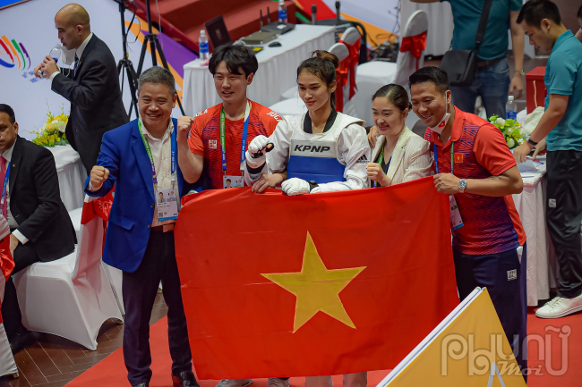 Những khoảnh khắc hạnh phúc của VĐV Thu Hiền khi giành HCV môn Taekwondo