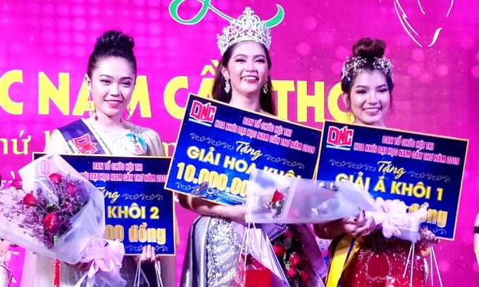 Ảnh Thu Uyên đăng quang Hoa khôi Đại học Nam Cần Thơ 2019