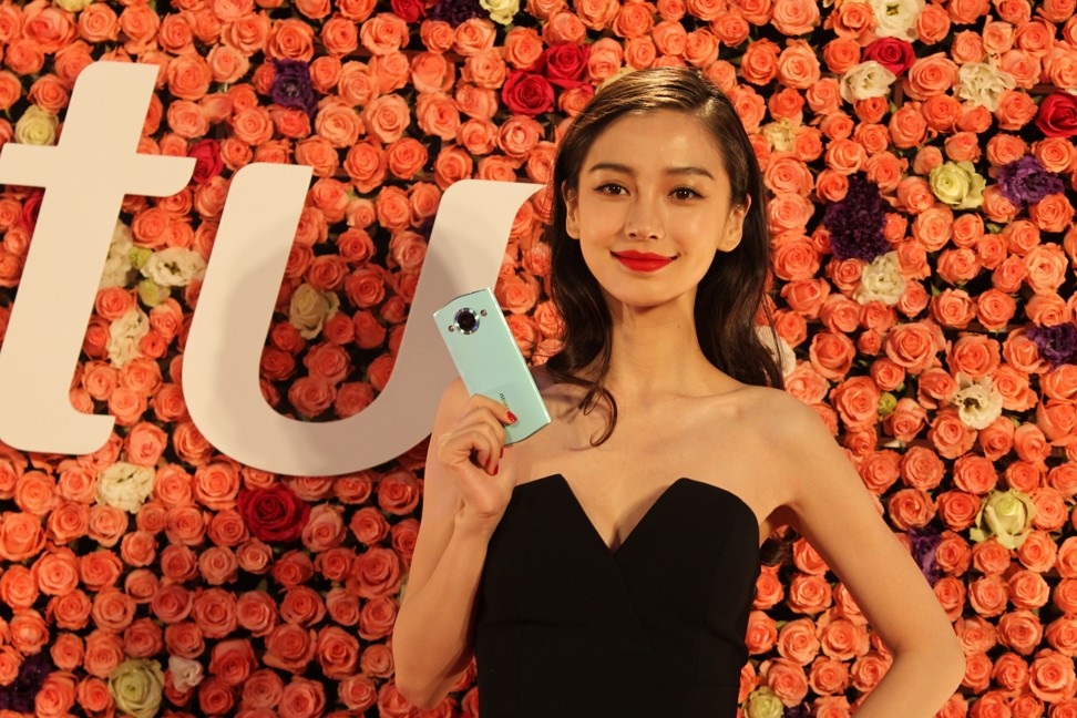   Angelababy lên ngôi Nữ hoàng Weibo và Nữ thần Weibo năm 2014. Ảnh: Simon Song  