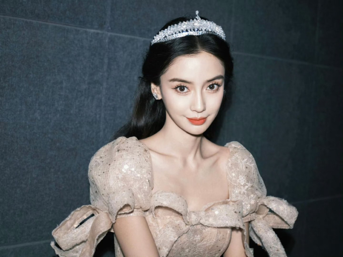 Angelababy bị chồng cũ lạnh nhạt