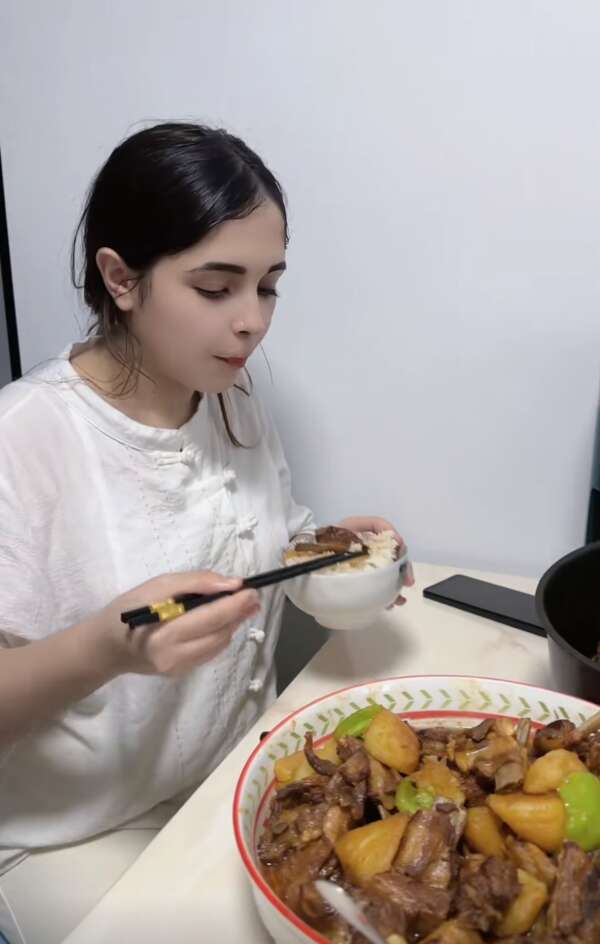 Cô nàng rất thích văn hóa Trung Quốc