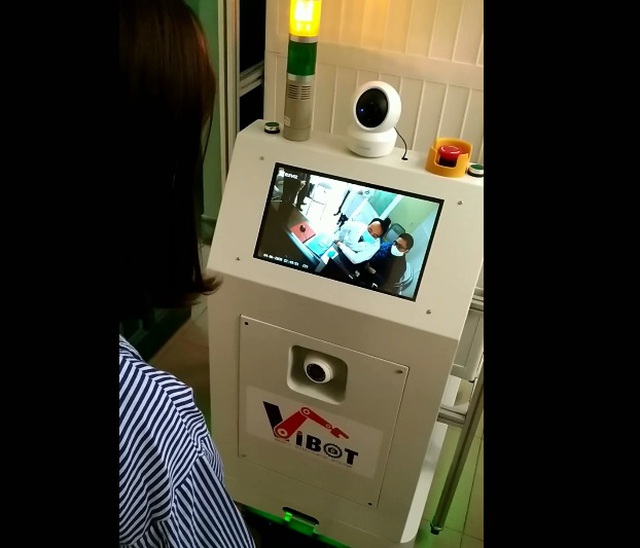 Việt Nam chế tạo thành công robot làm việc trong khu cách ly