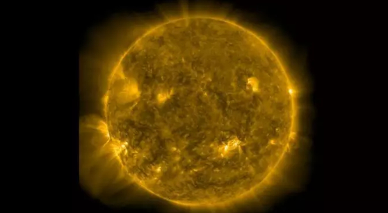   Một mặt của Mặt Trời, gần với phía hướng về trái đất. Ảnh: SDO/NASA.  