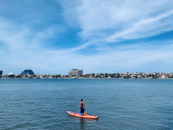 Chèo sub trên sông Nhật Lệ