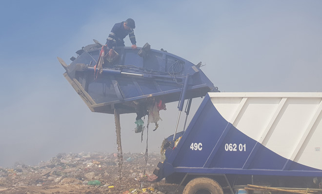 Bãi rác Cam Ly bốc cháy khiến không khí ở TP Đà Lạt ngột ngạt, khó chịu