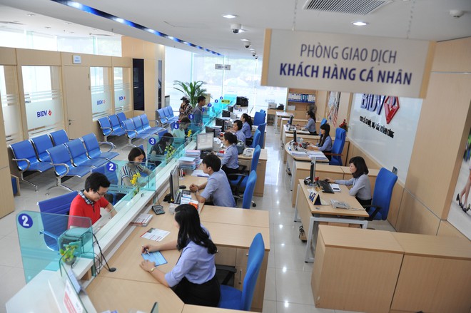 Fitch Ratings dự báo, năm 2021, thu nhập của các ngân hàng sẽ phục hồi nhờ kiểm soát chặt hơn chi phí, hoạt động cho vay dần khởi sắc. Ảnh: Báo Đầu Tư