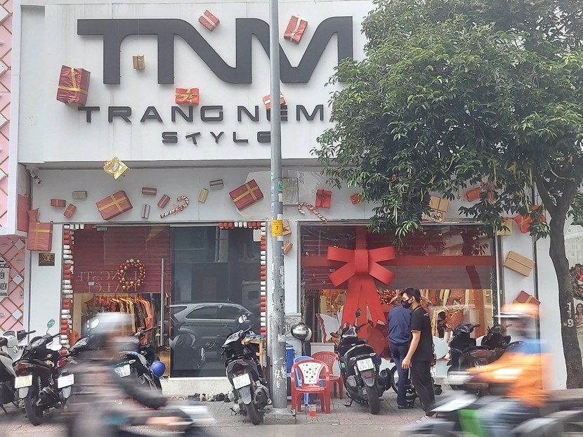 Cận cảnh shop hàng hiệu nghi hàng giả của Trang 