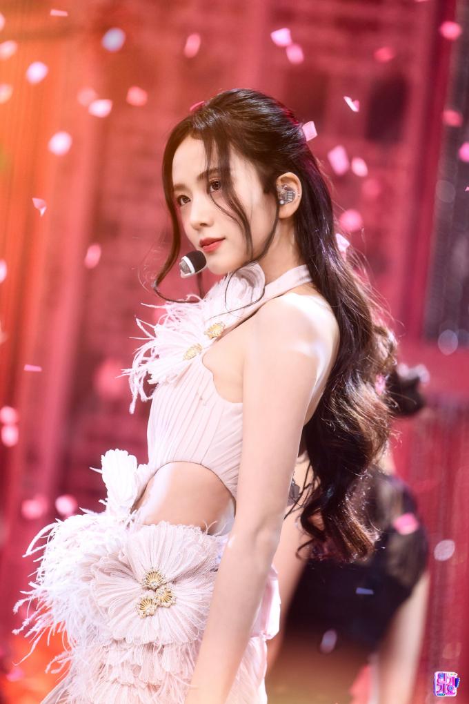 Chị cả BLACKPINK Jisoo bùng nổ cùng Flower nhưng 