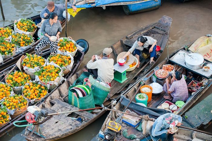 Đây là một trong những chợ nổi có từ lâu và nhộn nhịp nhất ở vùng đồng bằng sông Cửu Long.