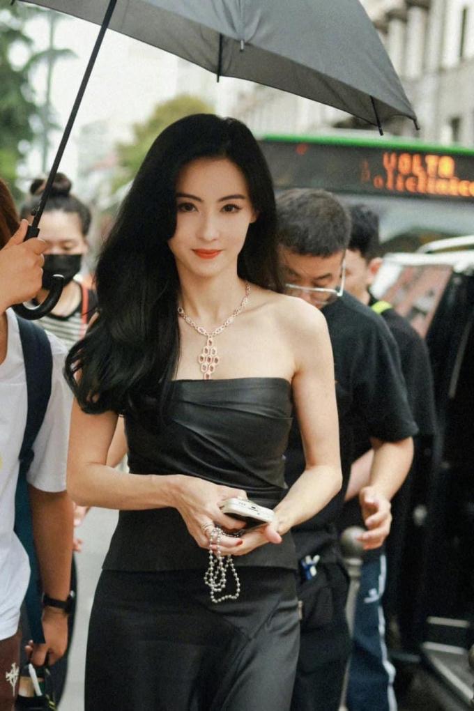 Trương Bá Chi tại Paris Fashion Week: Lên video rất xinh nhưng nhìn ảnh Getty Images lại hụt hẫng