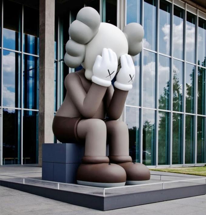 Mô hình KAWS – The Companion cao 4,6m