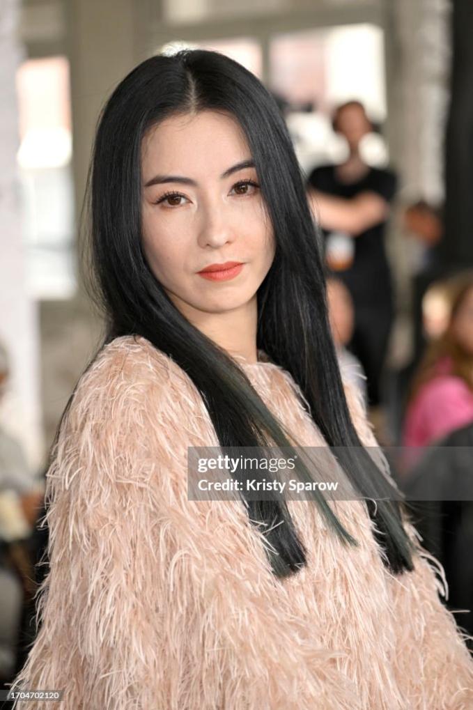 Trương Bá Chi tại Paris Fashion Week: Lên video rất xinh nhưng nhìn ảnh Getty Images lại hụt hẫng