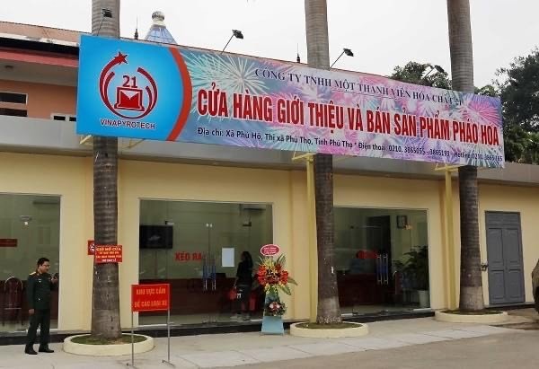 Tết này mua pháo hoa hợp pháp ở đâu? 